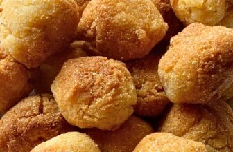 Grandma’s Sizzling Water Cornbread (Crispy Exterior, Tender Inside)